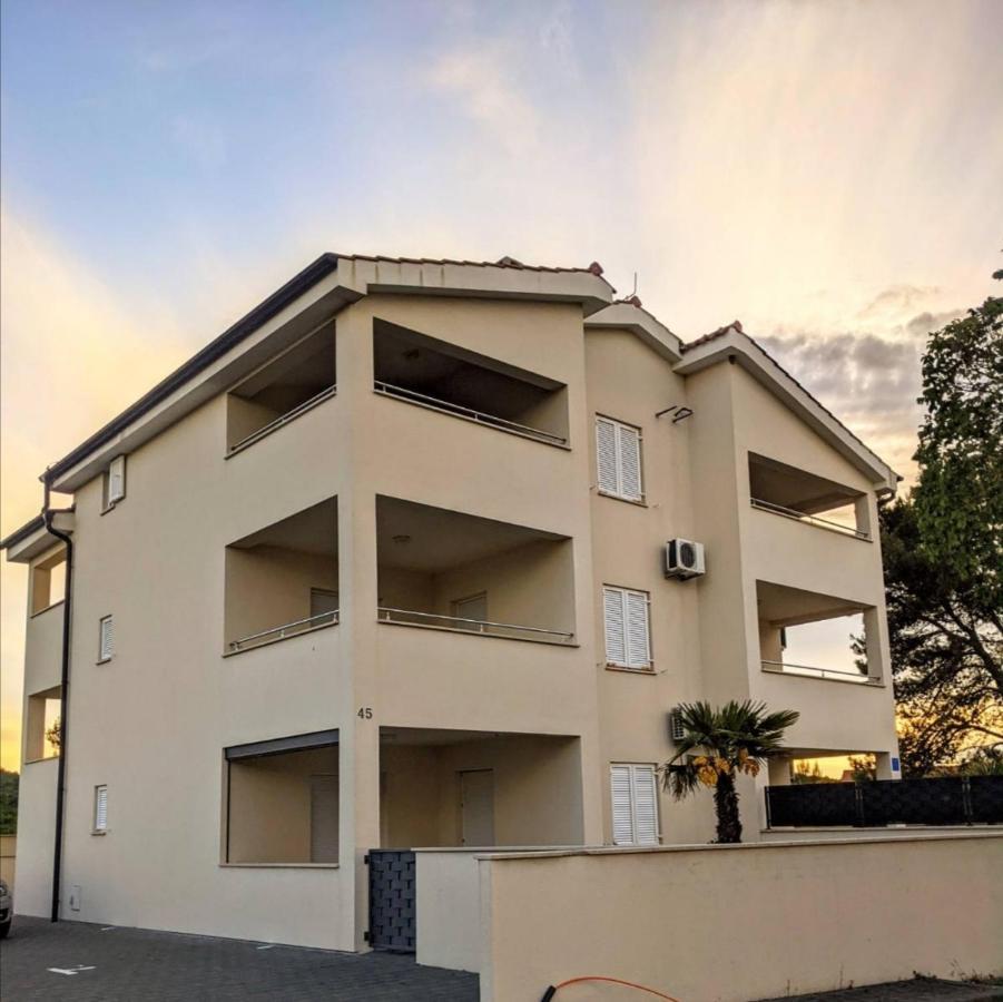 Apartment Iva Шіло Екстер'єр фото