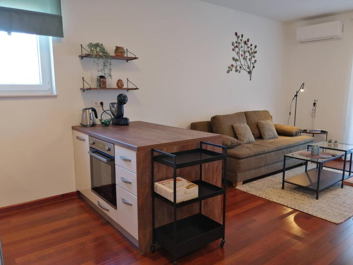 Apartment Iva Шіло Екстер'єр фото
